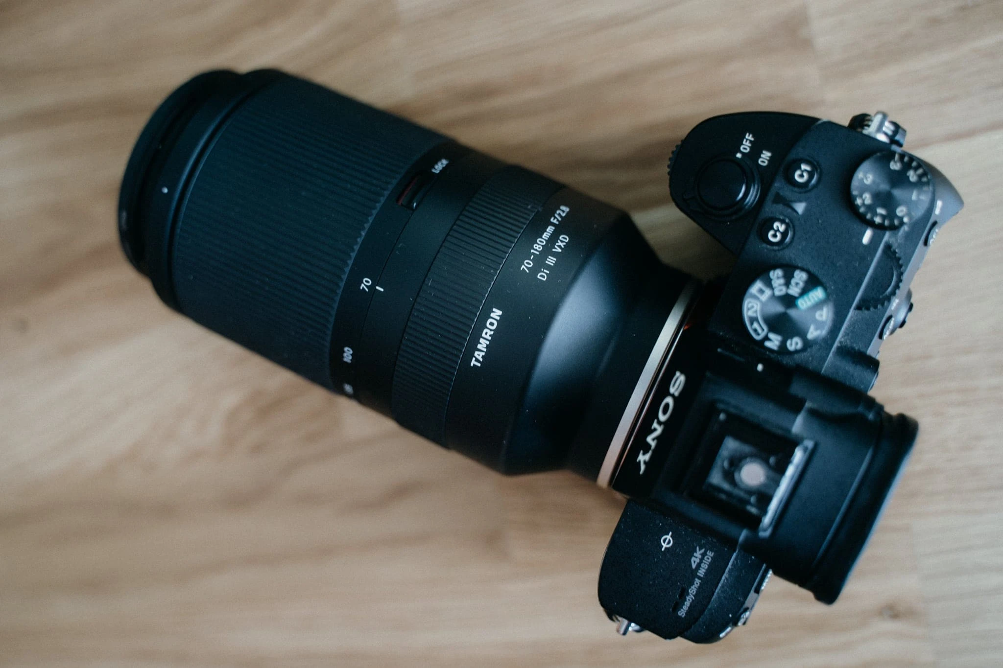 Sony a7iii v rukou svatebního fotografa - foto 1