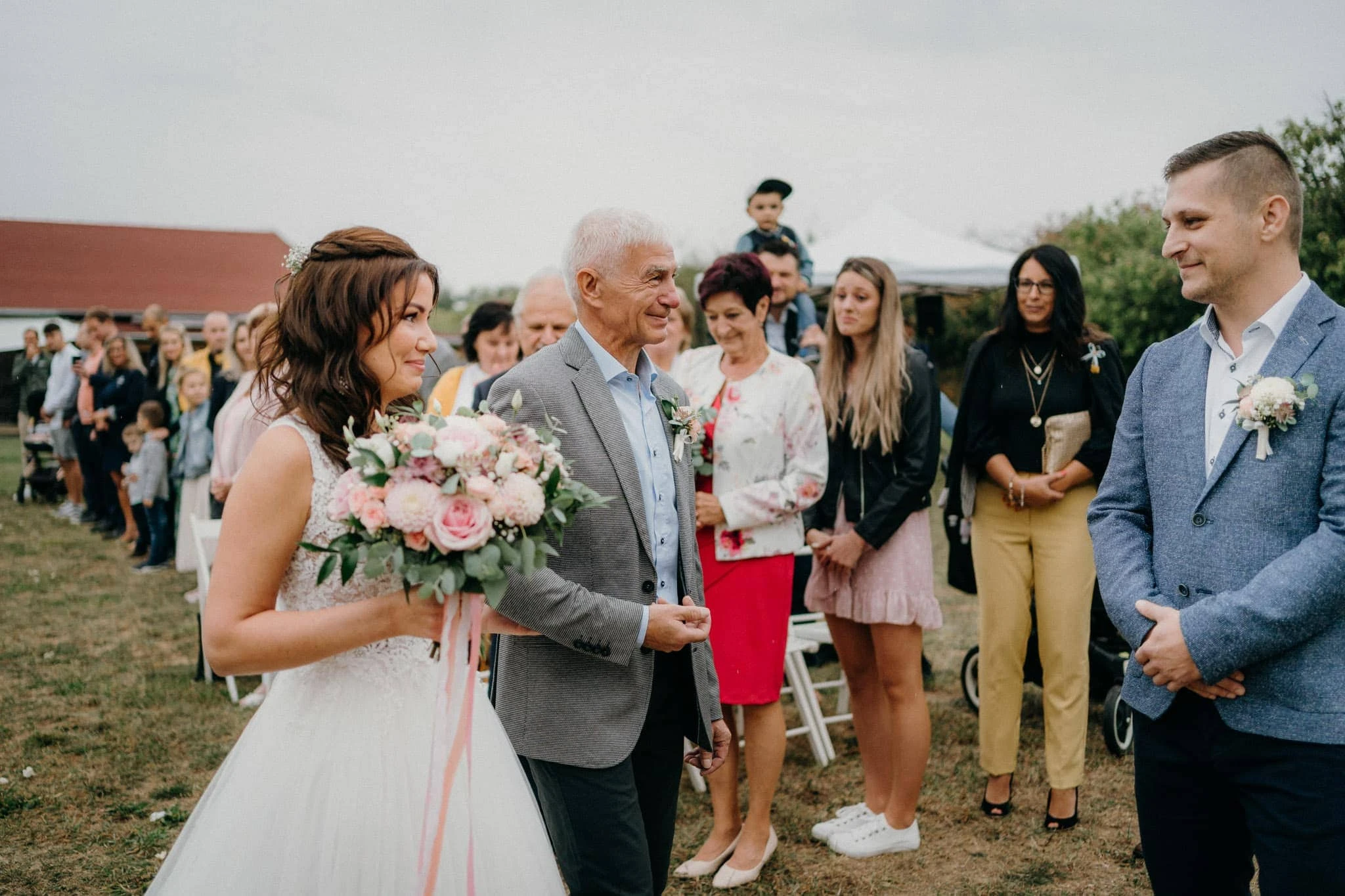 Svatba Stodola v&nbsp;meruňkovém sadu - foto 62