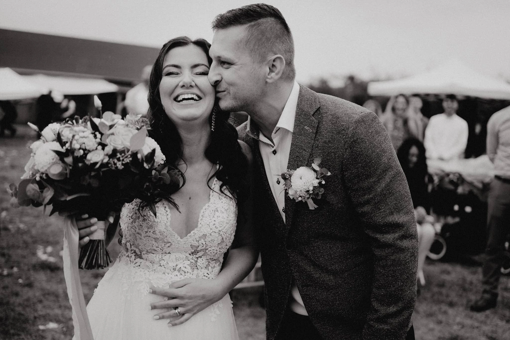 Svatba Stodola v&nbsp;meruňkovém sadu - foto 57