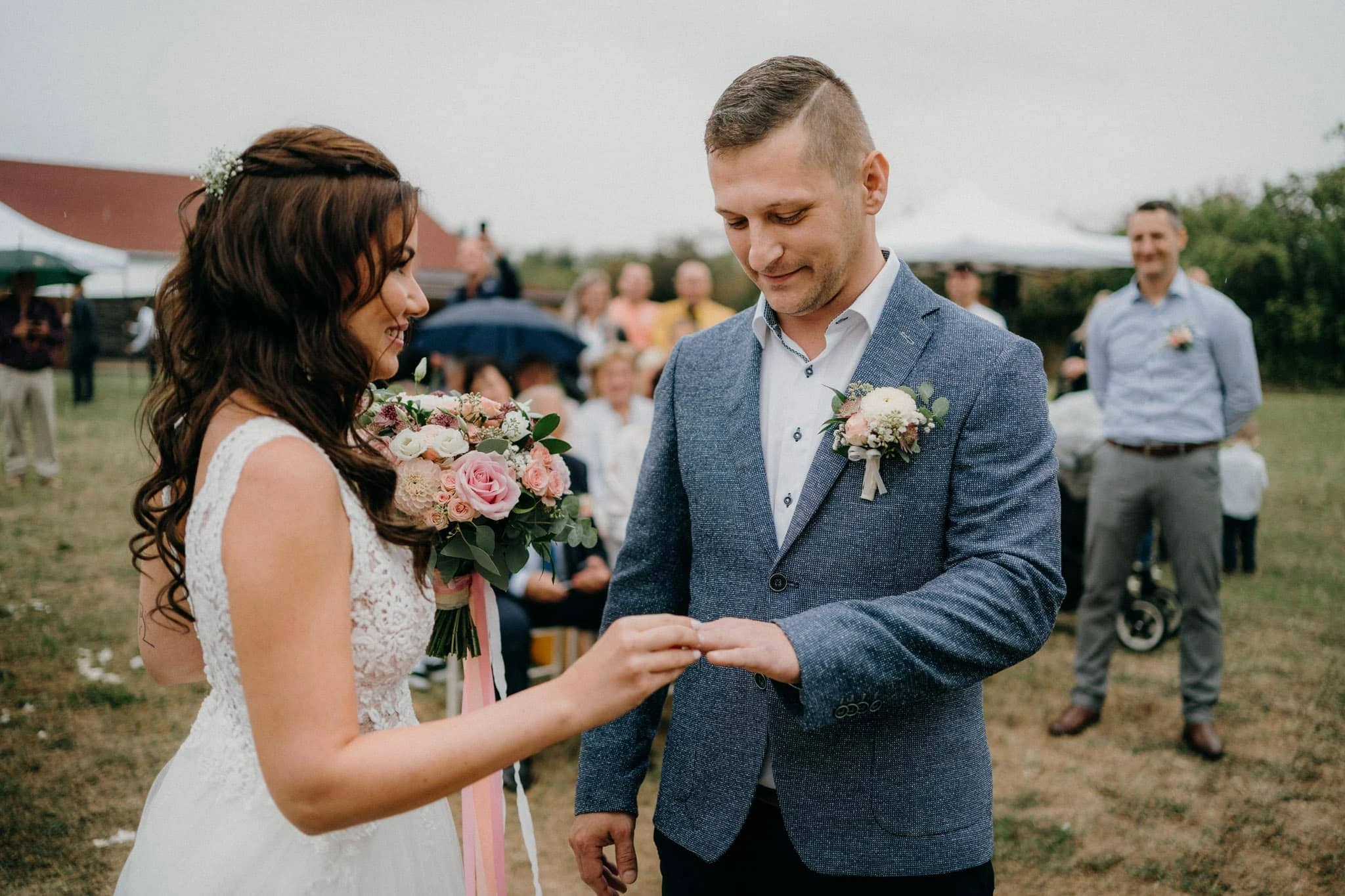 Svatba Stodola v&nbsp;meruňkovém sadu - foto 56