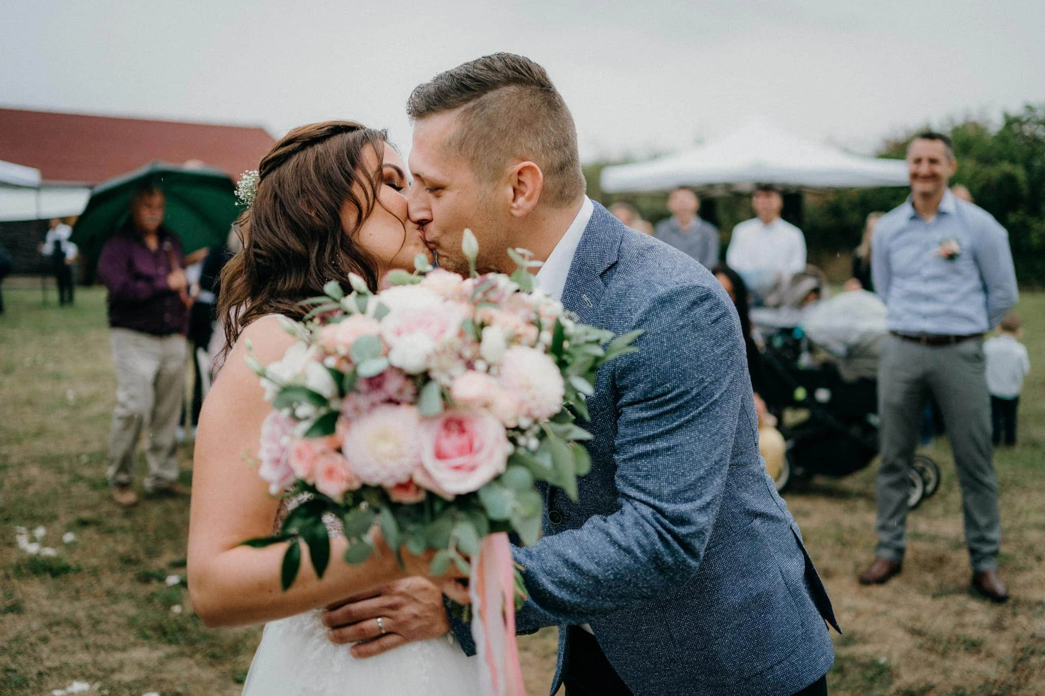 Svatba Stodola v&nbsp;meruňkovém sadu - foto 55