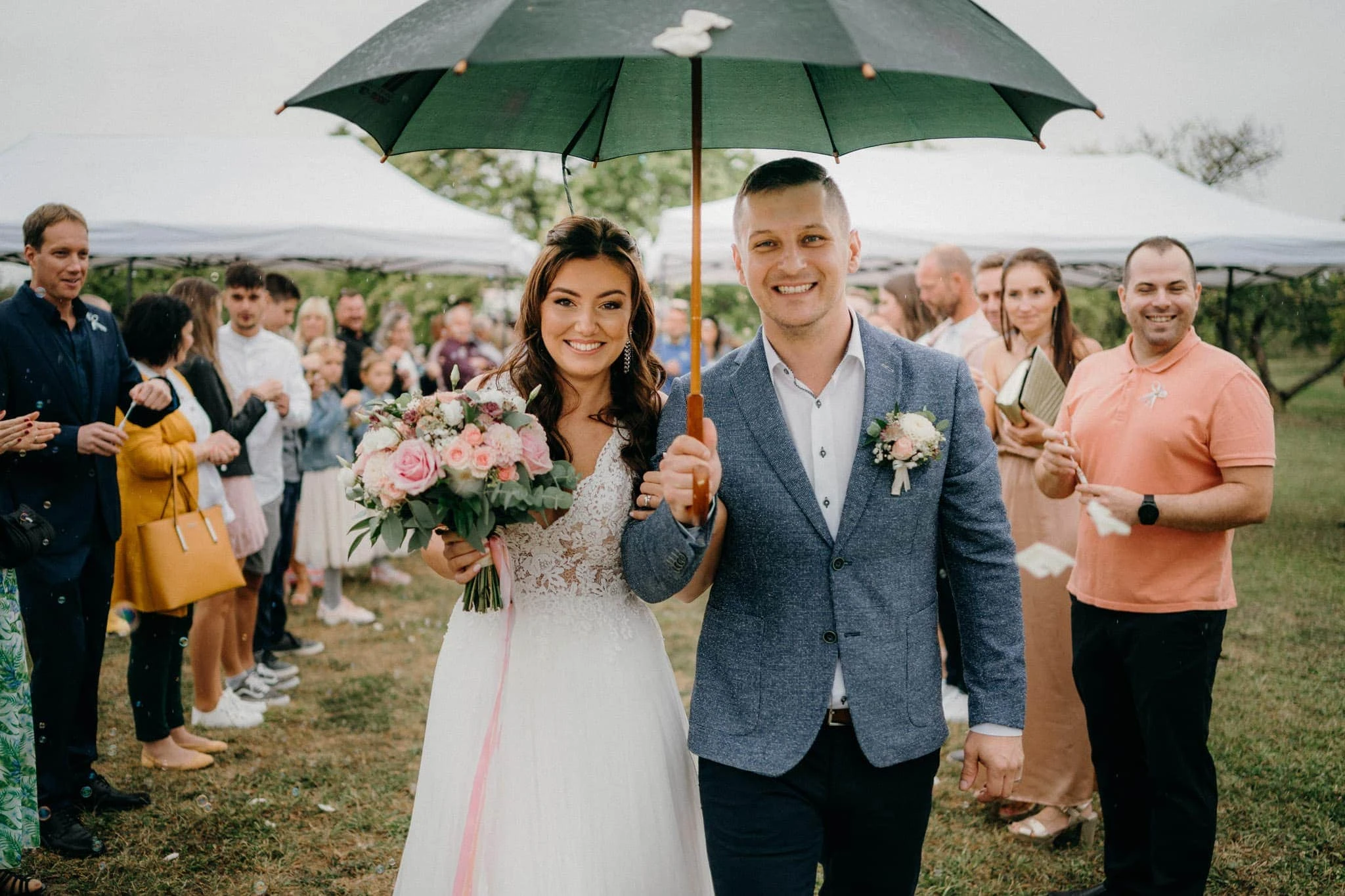 Svatba Stodola v&nbsp;meruňkovém sadu - foto 53