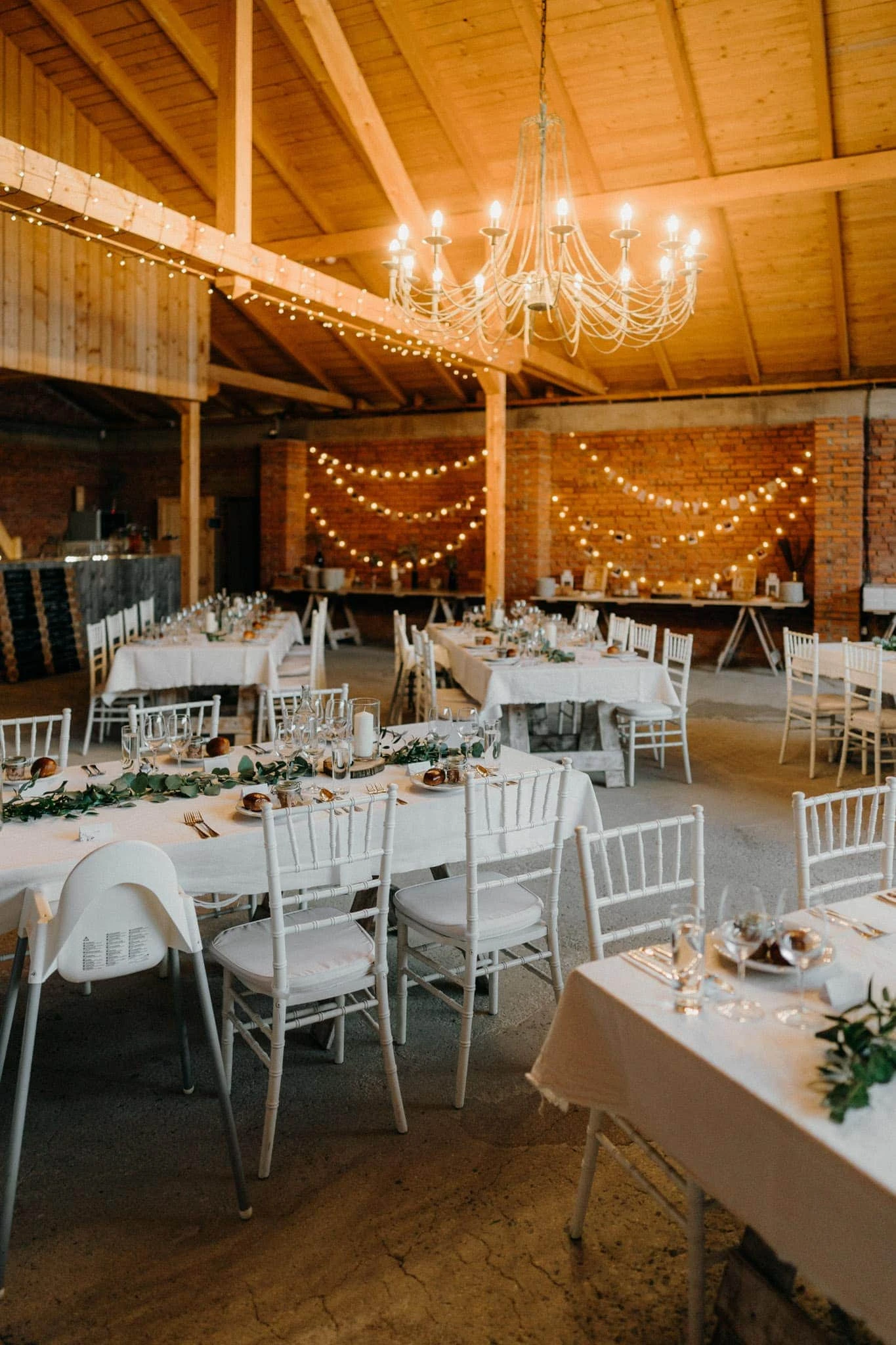 Svatba Stodola v&nbsp;meruňkovém sadu - foto 50