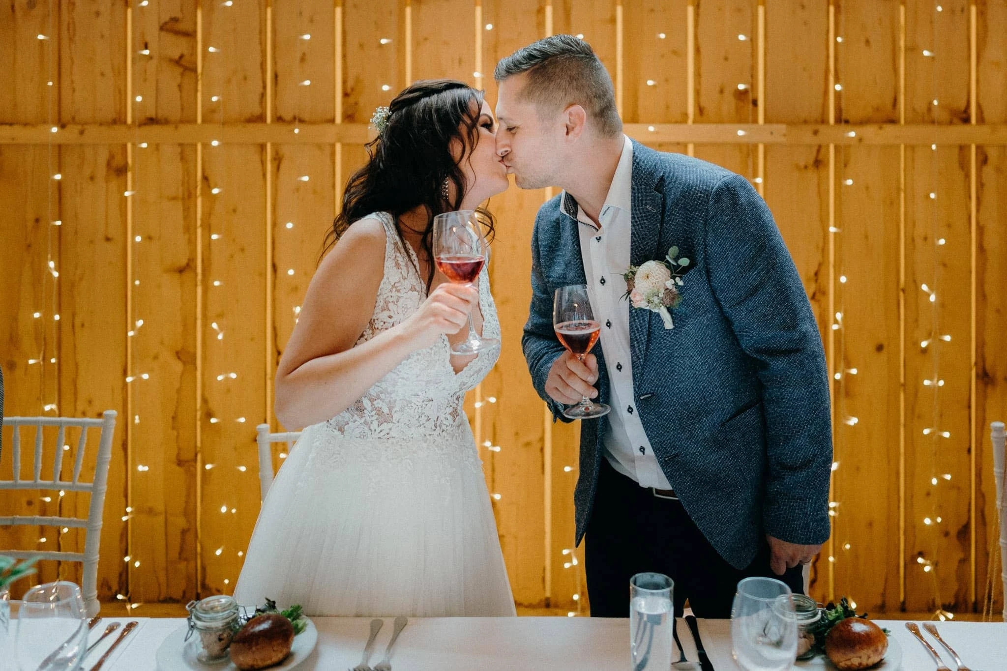 Svatba Stodola v&nbsp;meruňkovém sadu - foto 49