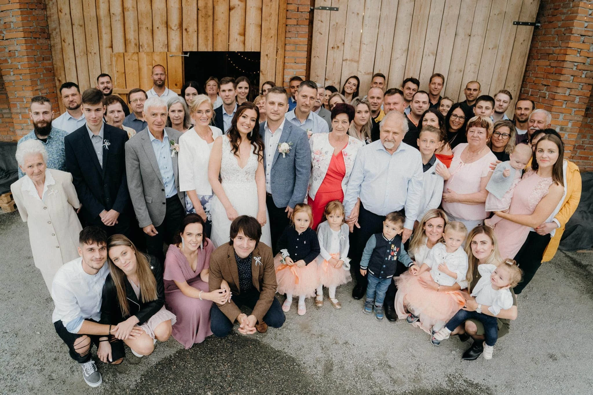 Svatba Stodola v&nbsp;meruňkovém sadu - foto 47