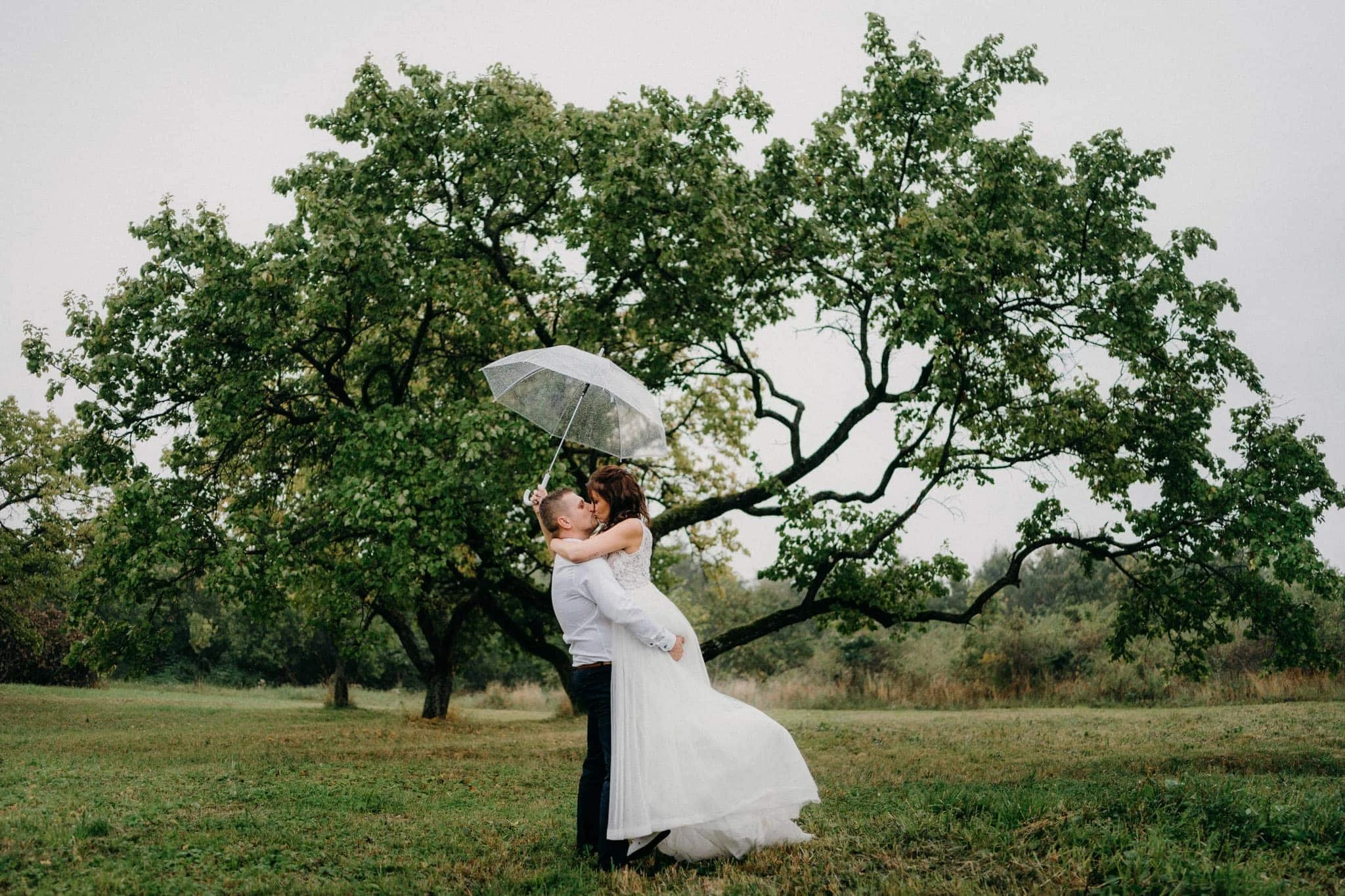 Svatba Stodola v&nbsp;meruňkovém sadu - foto 32