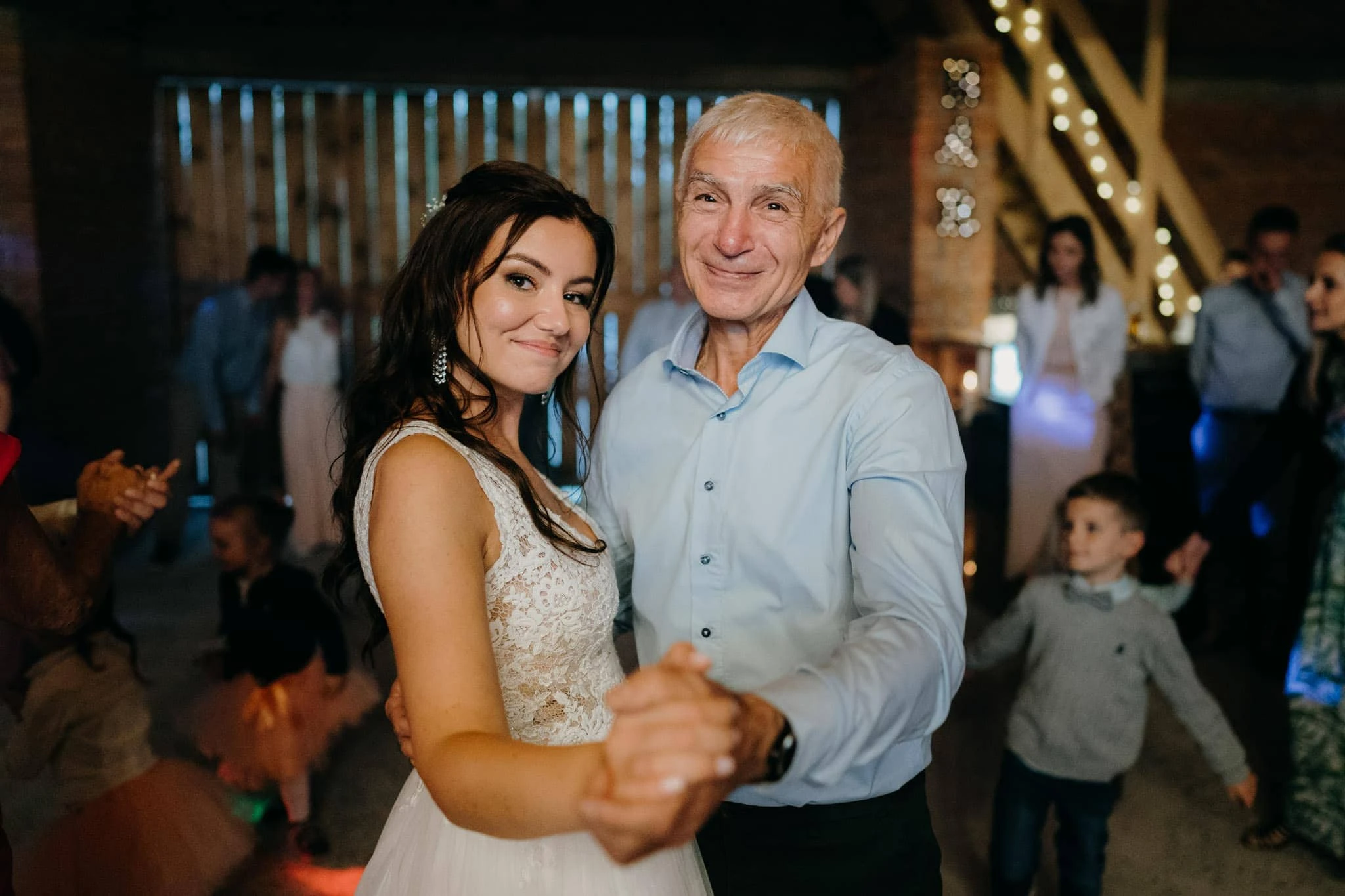 Svatba Stodola v&nbsp;meruňkovém sadu - foto 22