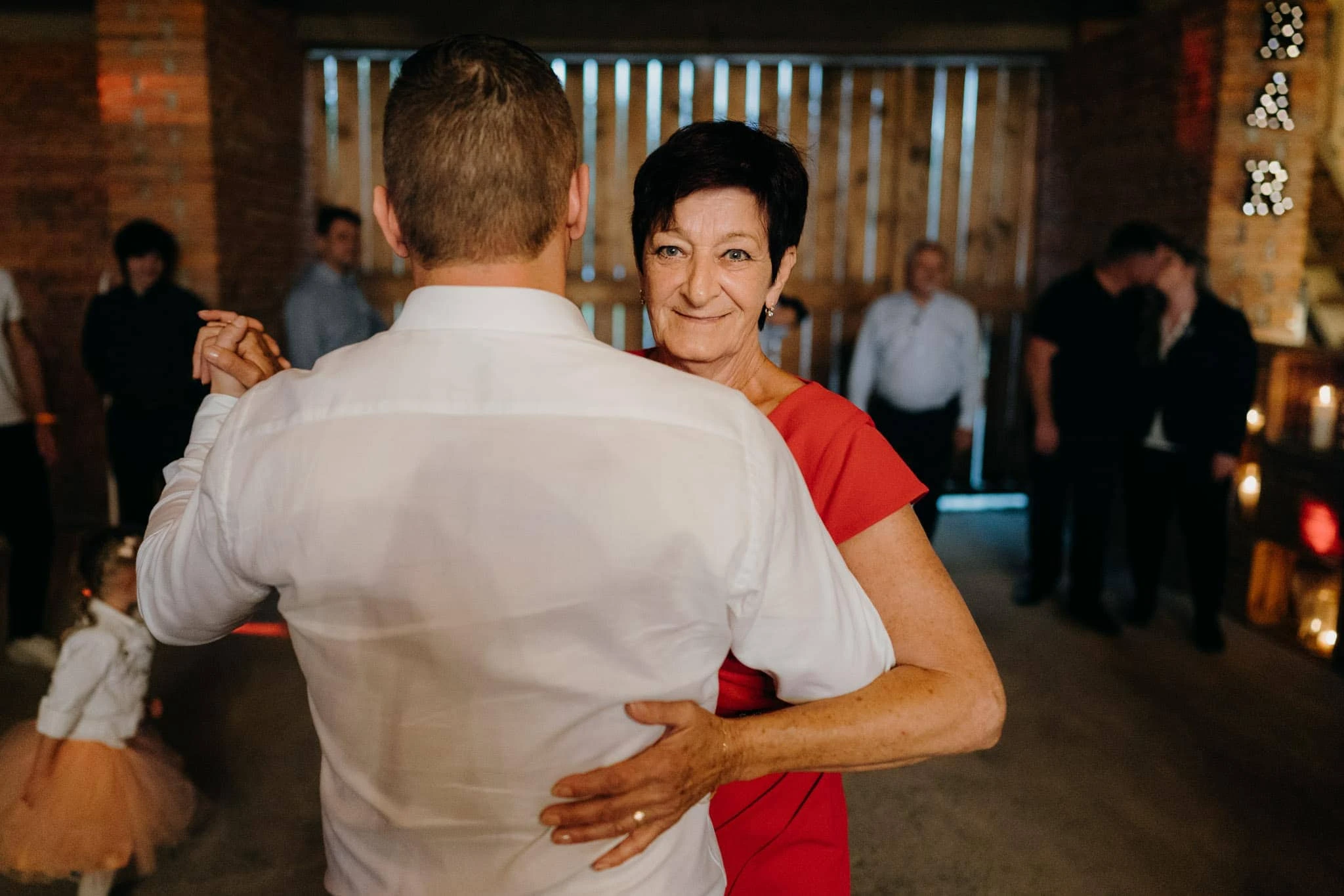 Svatba Stodola v&nbsp;meruňkovém sadu - foto 21