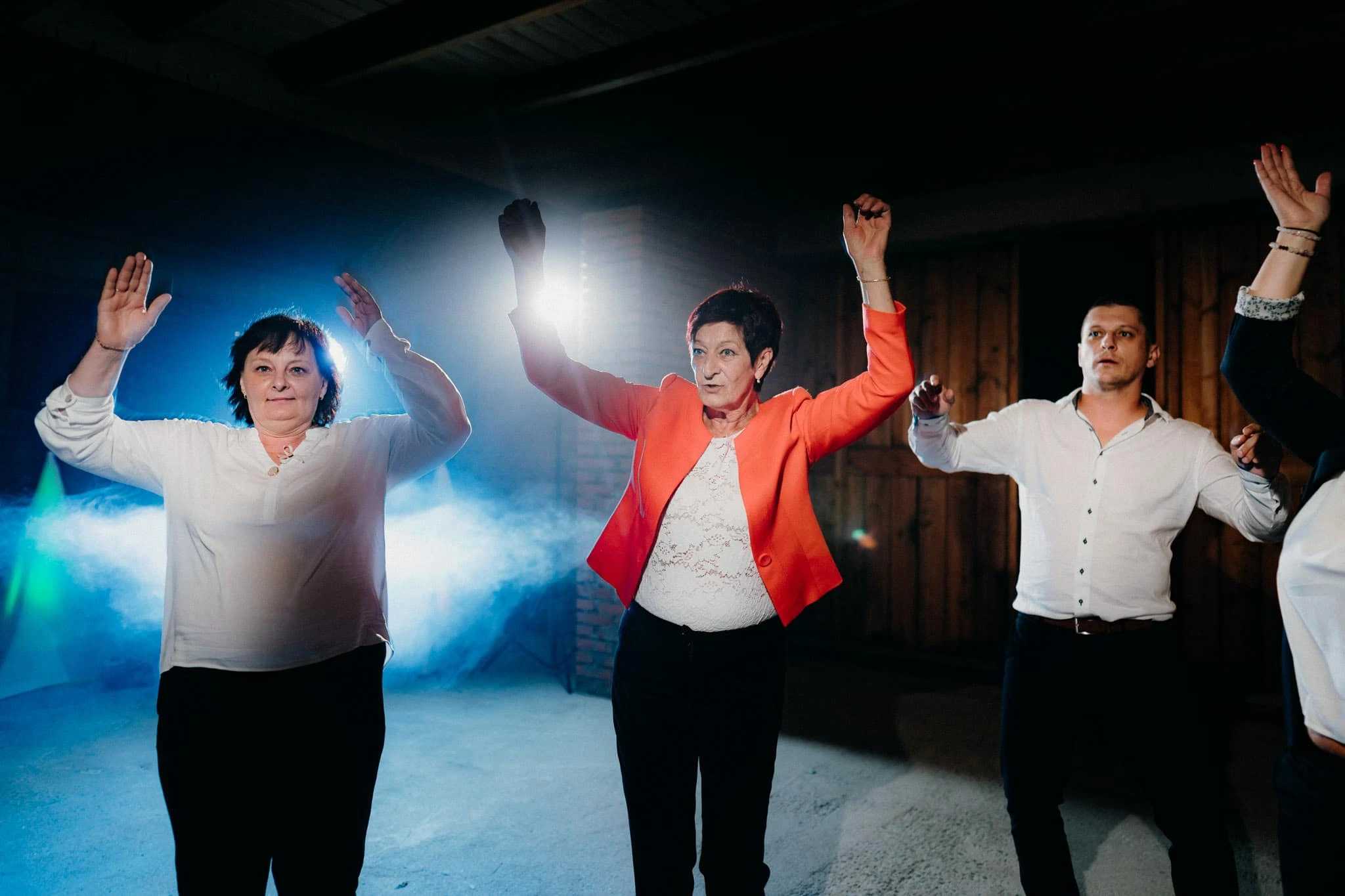 Svatba Stodola v&nbsp;meruňkovém sadu - foto 14