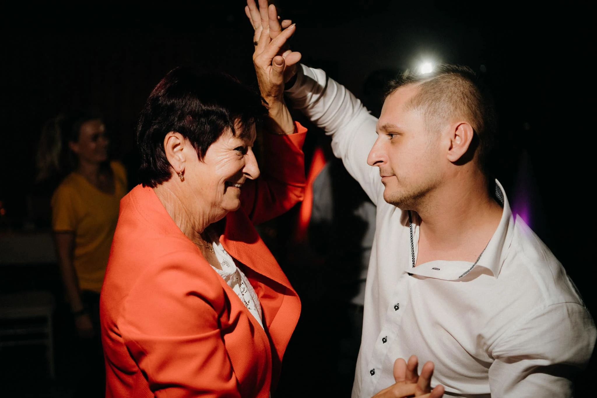 Svatba Stodola v&nbsp;meruňkovém sadu - foto 9