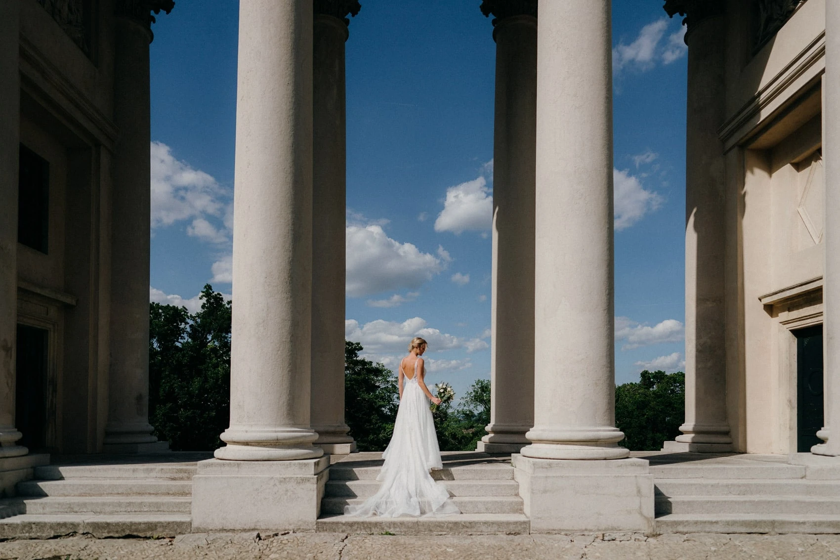 Novomanželé při obřadu ve Villa Daniela Uvaly u Valtic, jižní Morava