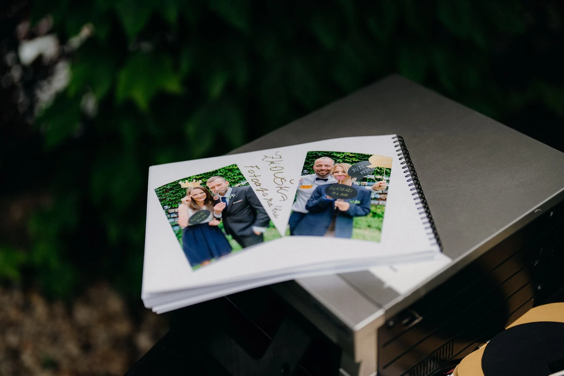 Instax nebo fotobudka do fotokoutku?