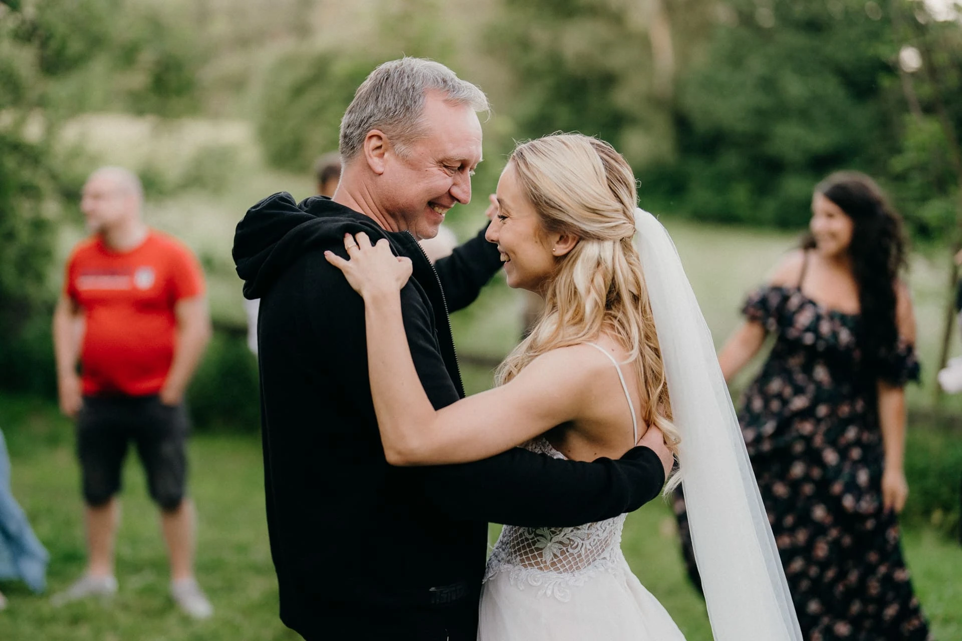 Svatba na samotě u&nbsp;lesa - foto 23