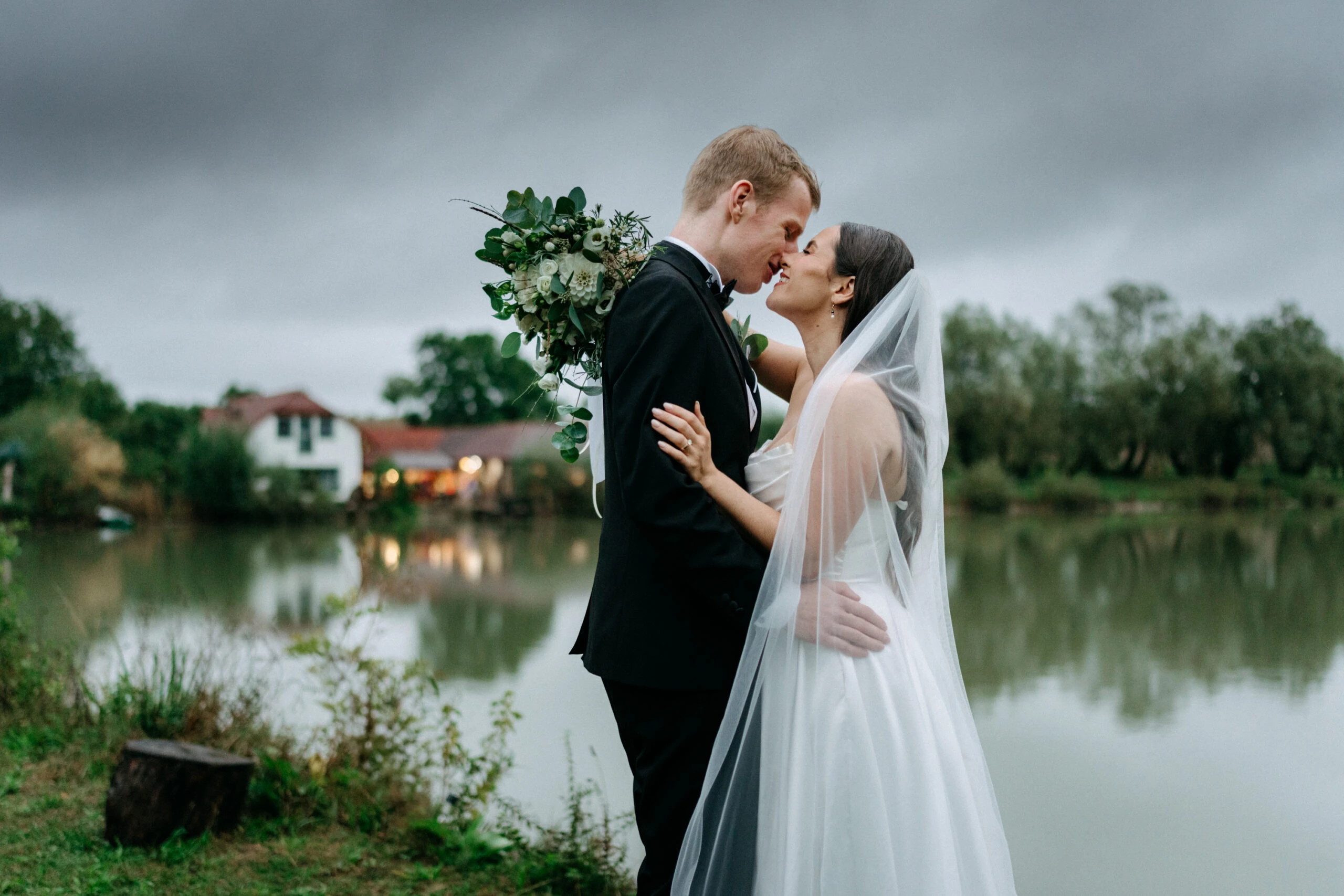 Svatba na rybníku - foto 1