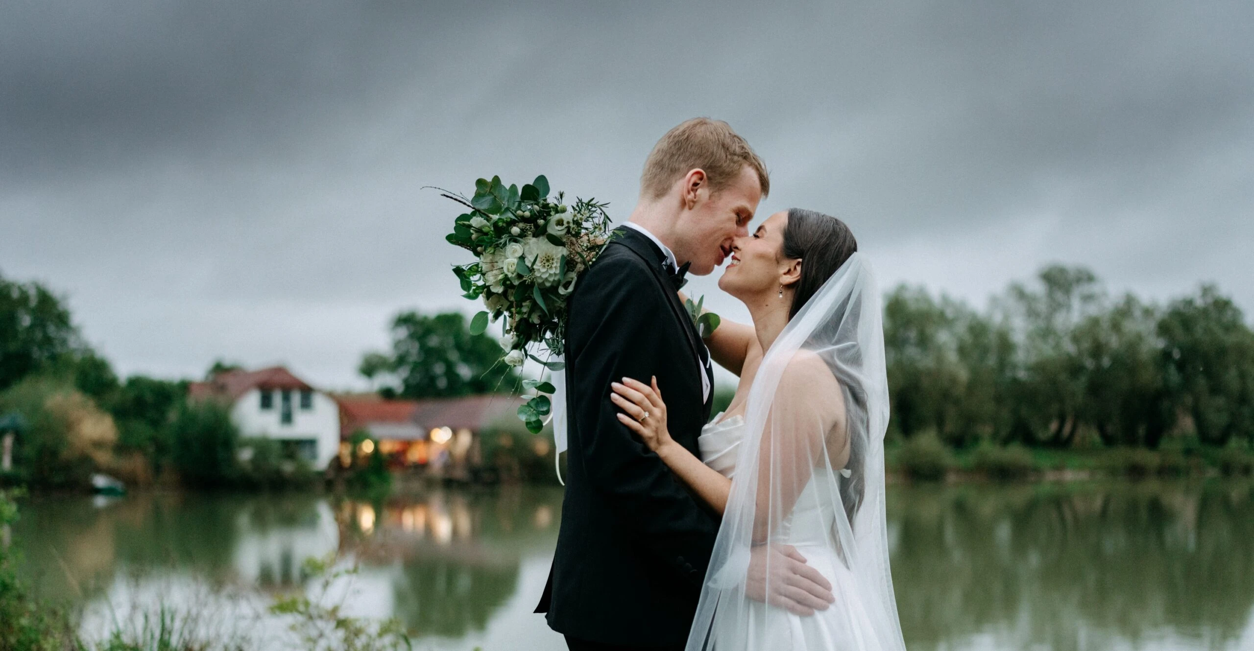 Svatba na rybníku