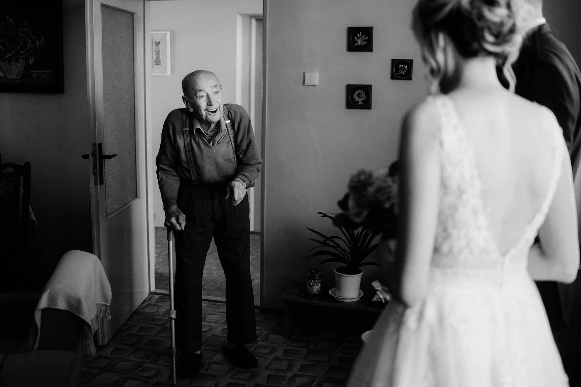 První tanec novomanželů na svatební hostině