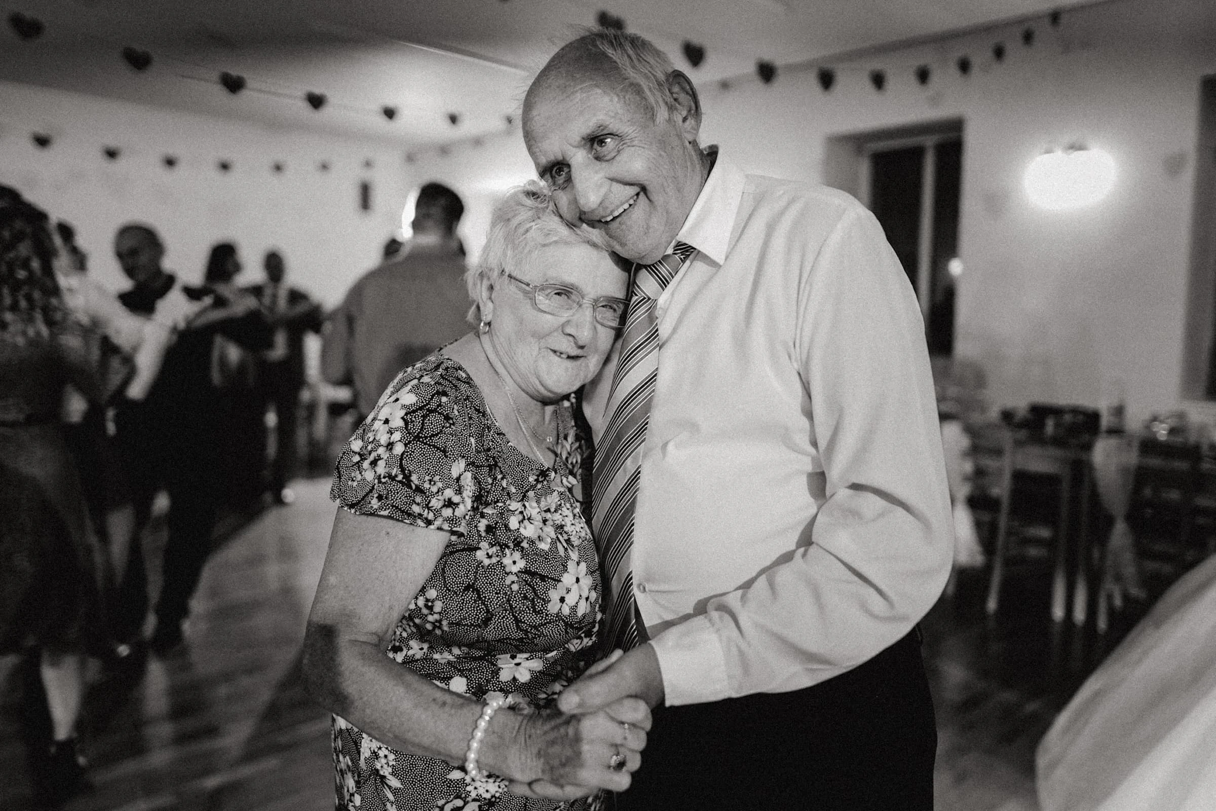 Emotivní okamžik při předávání prstýnků