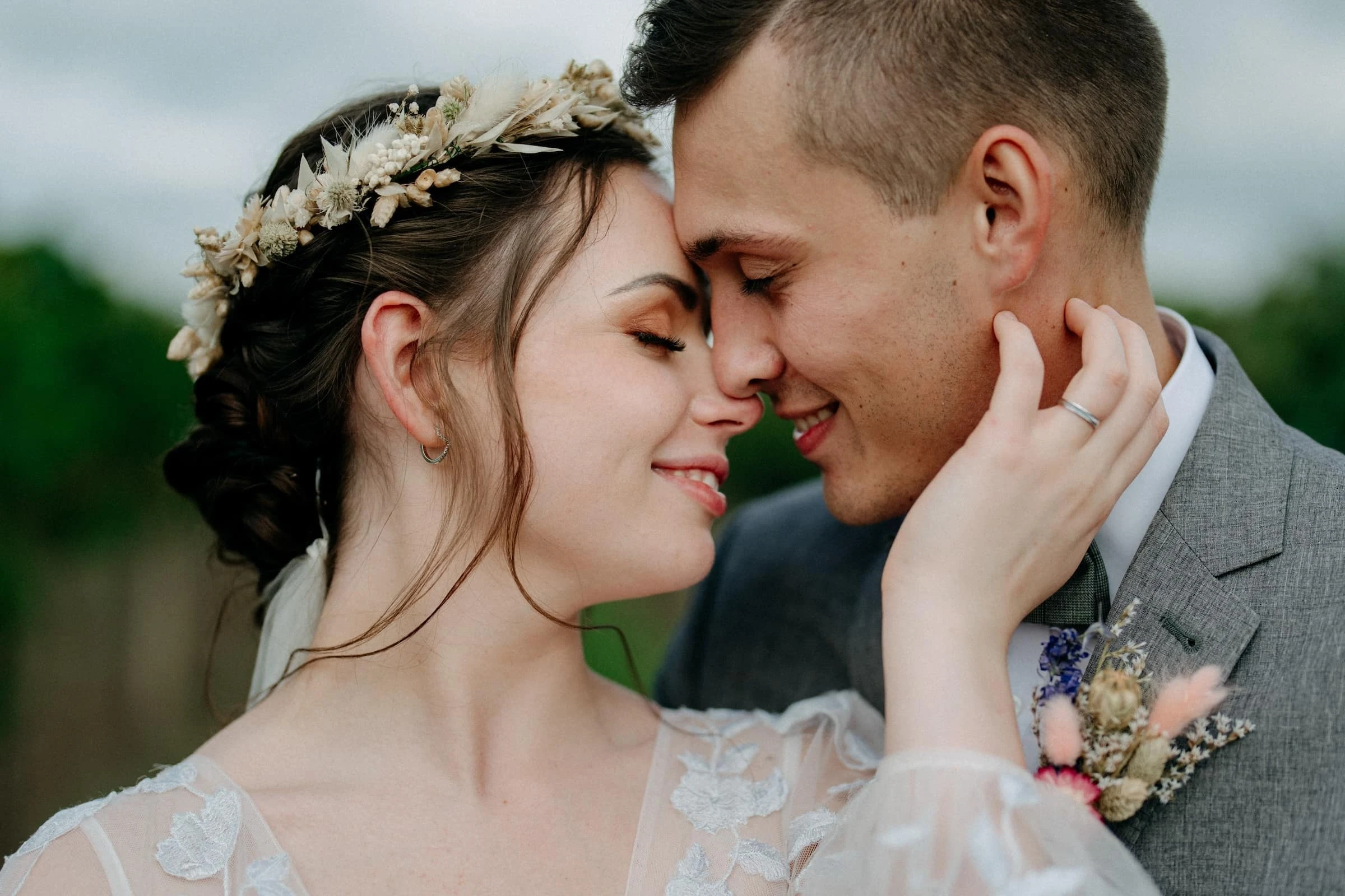 Novomanželé tančí pod hvězdami