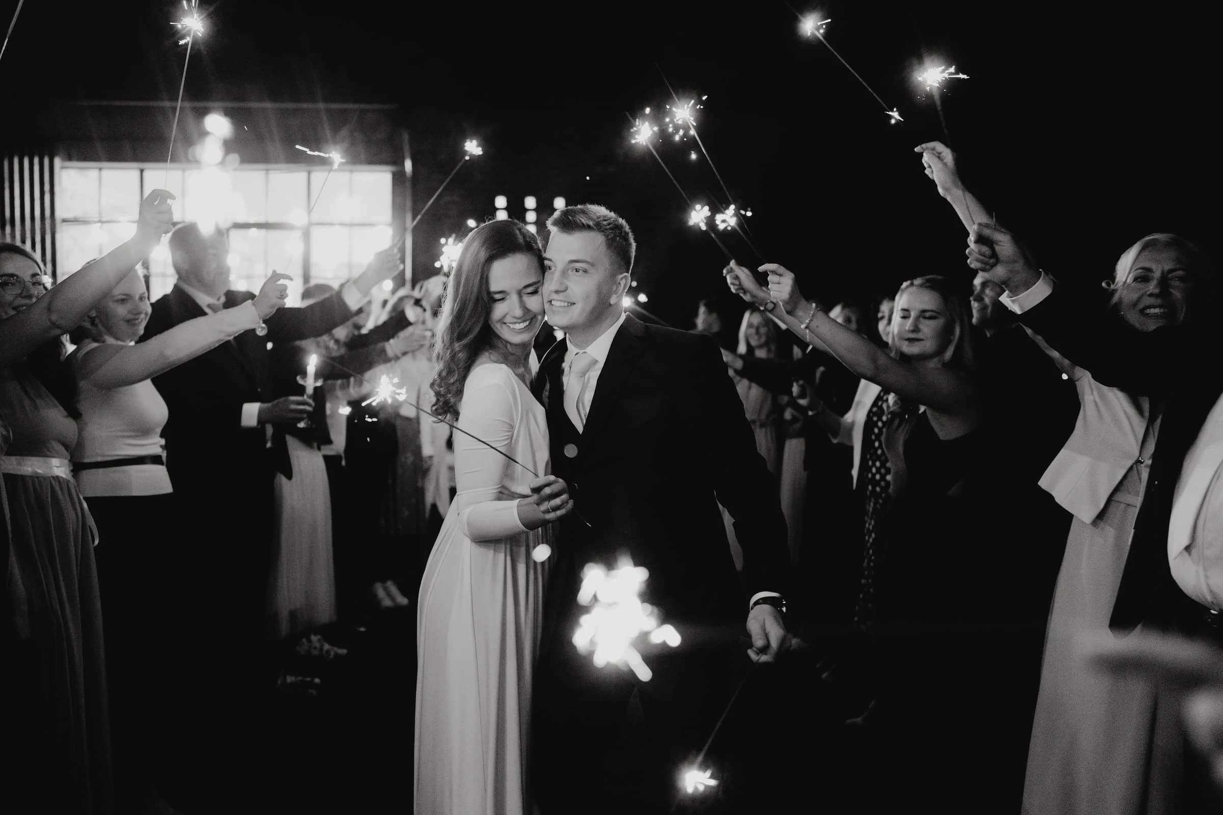 Svatební portrét nevěsty s kyticí