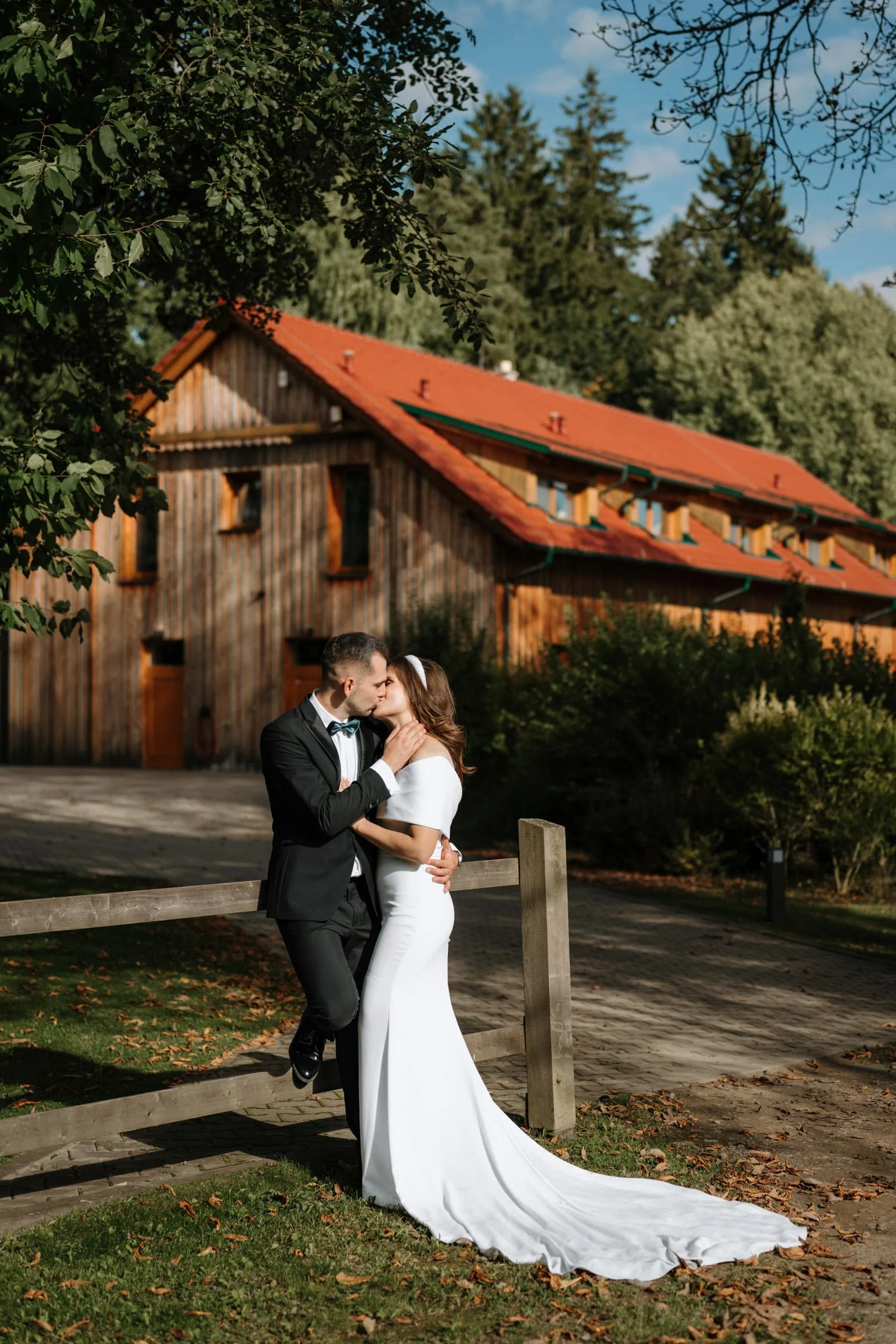 Novomanželé tančí pod hvězdami